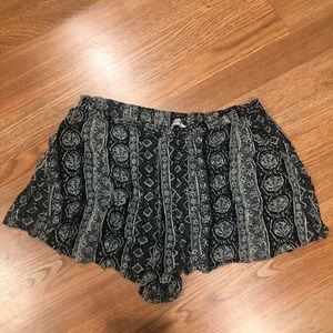 Women’s Small black & tan Abercrombie Fitch shorts